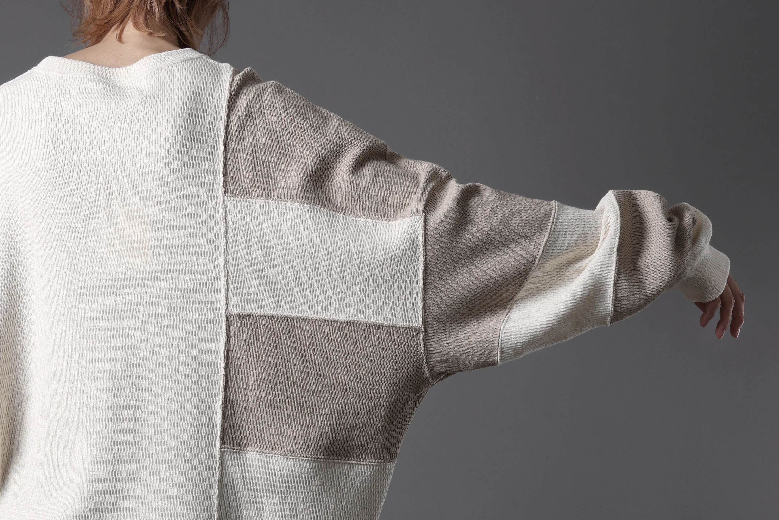 A.F ARTEFACT THERMAL SWITCHING TOP (IVORY x BEIGE) - Image 18
