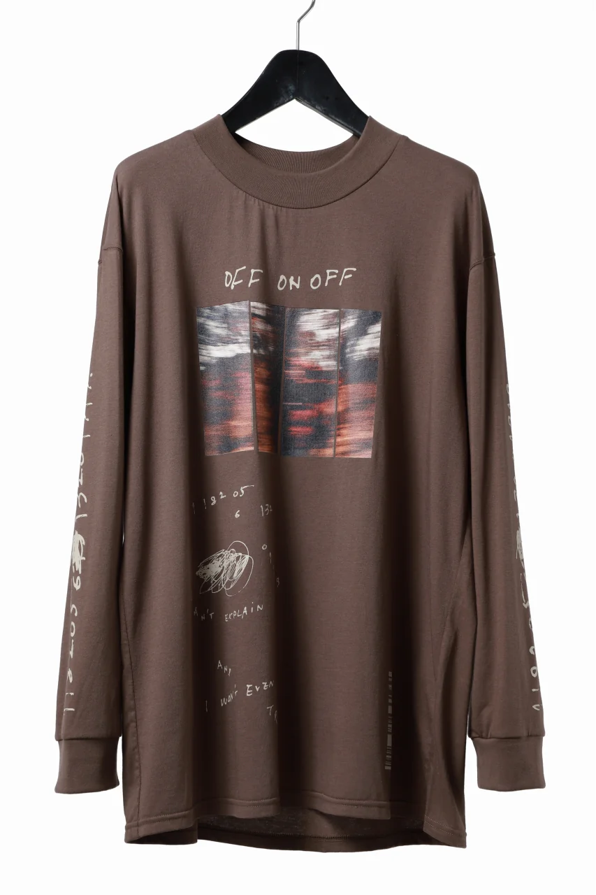 A.F ARTEFACT THICK-COLLAR BASIC L/S T-SHIRT / TYPE A PRINT (BROWN)