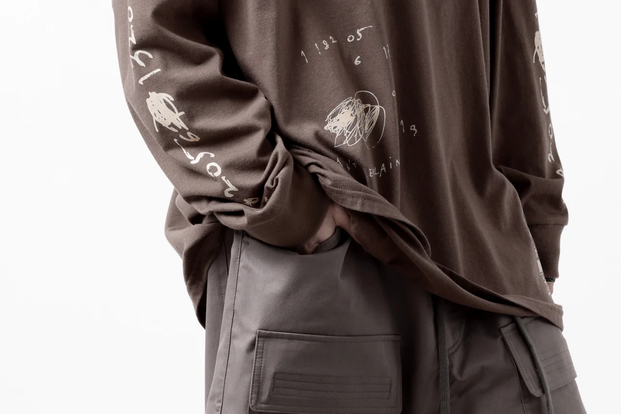 A.F ARTEFACT THICK-COLLAR BASIC L/S T-SHIRT / TYPE A PRINT (BROWN) - Image 36