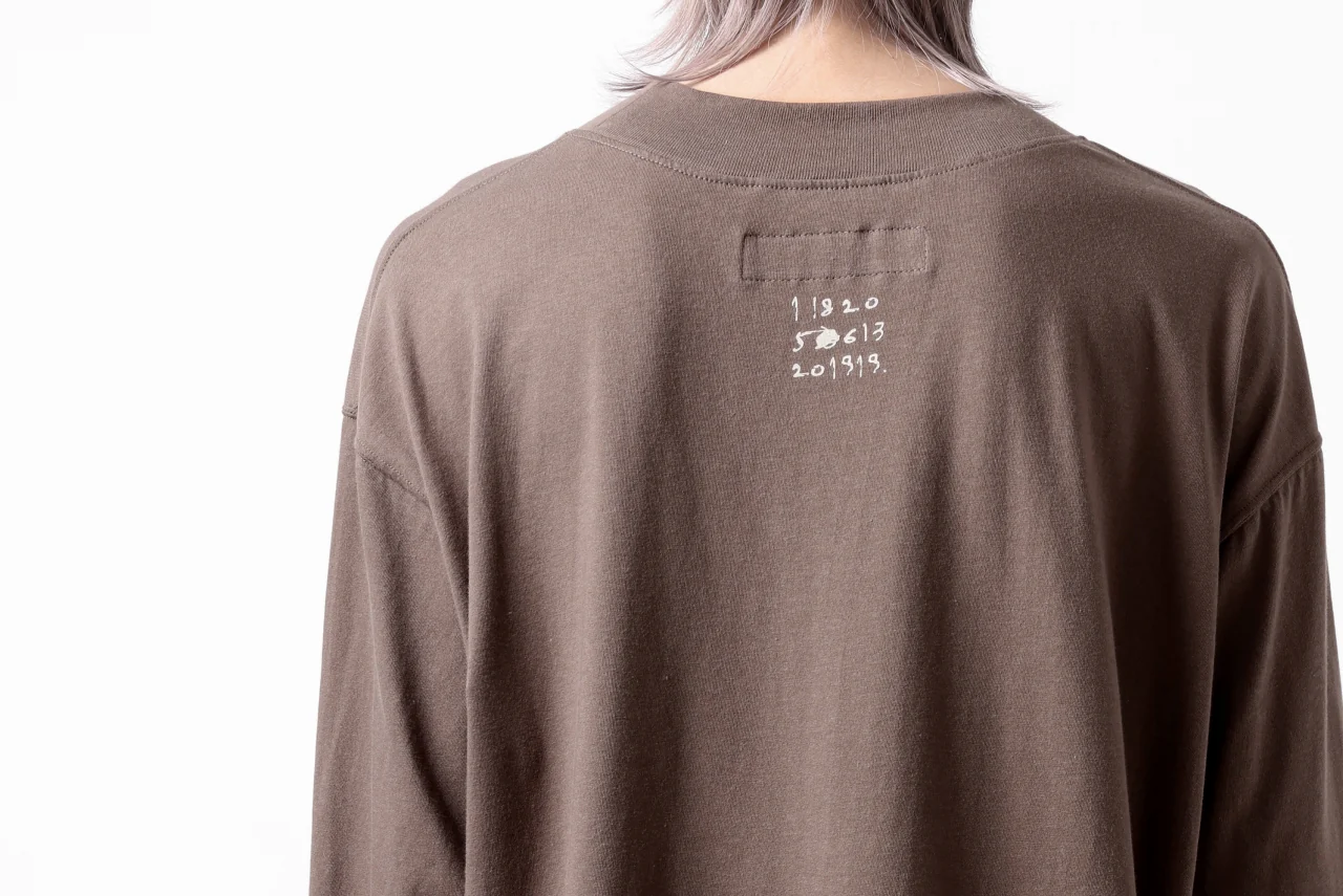 A.F ARTEFACT THICK-COLLAR BASIC L/S T-SHIRT / TYPE A PRINT (BROWN) - Image 37