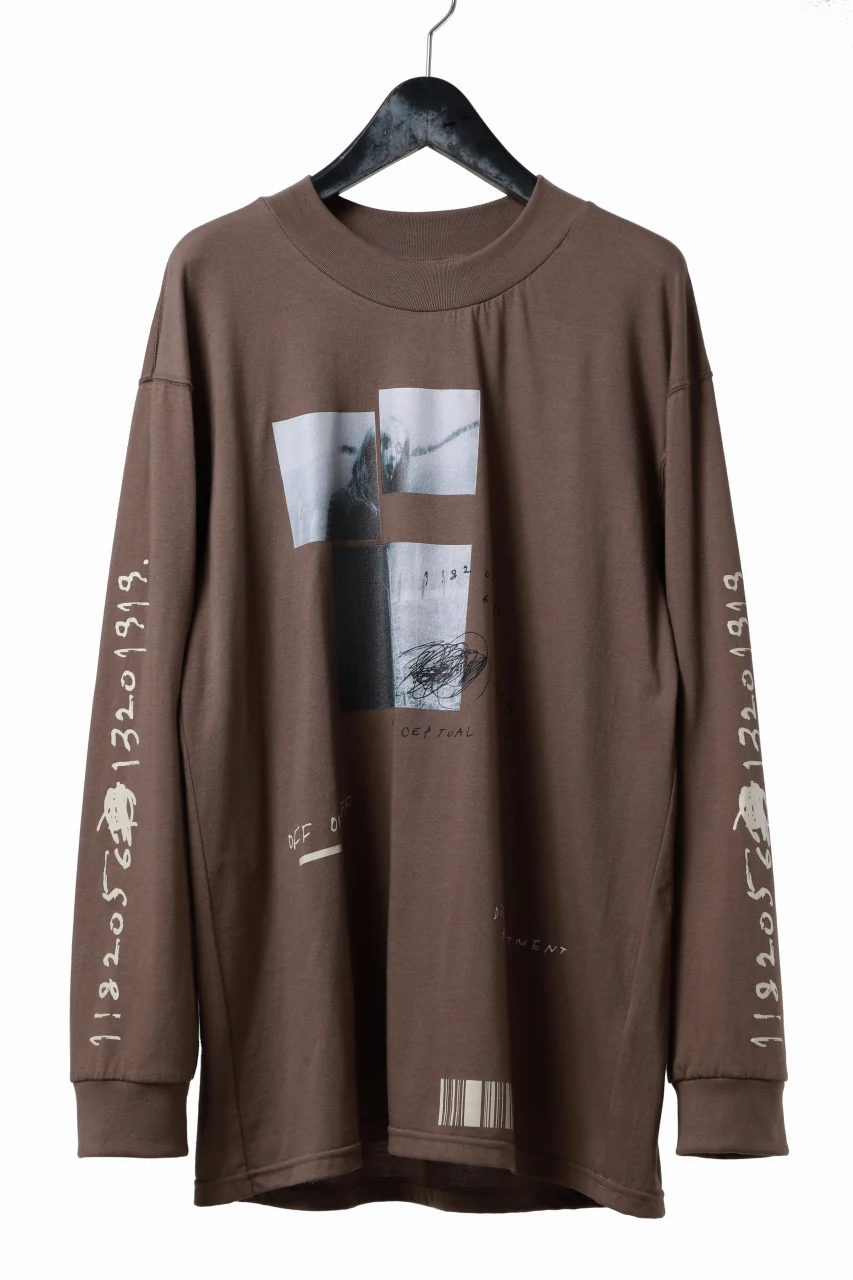 A.F ARTEFACT THICK-COLLAR BASIC L/S T-SHIRT / TYPE B PRINT (BROWN)