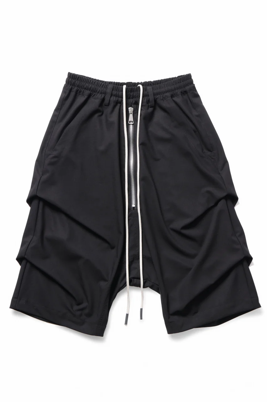 A.F ARTEFACT TUCK SHORTS / TROPICAL WOOL (BLACK)
