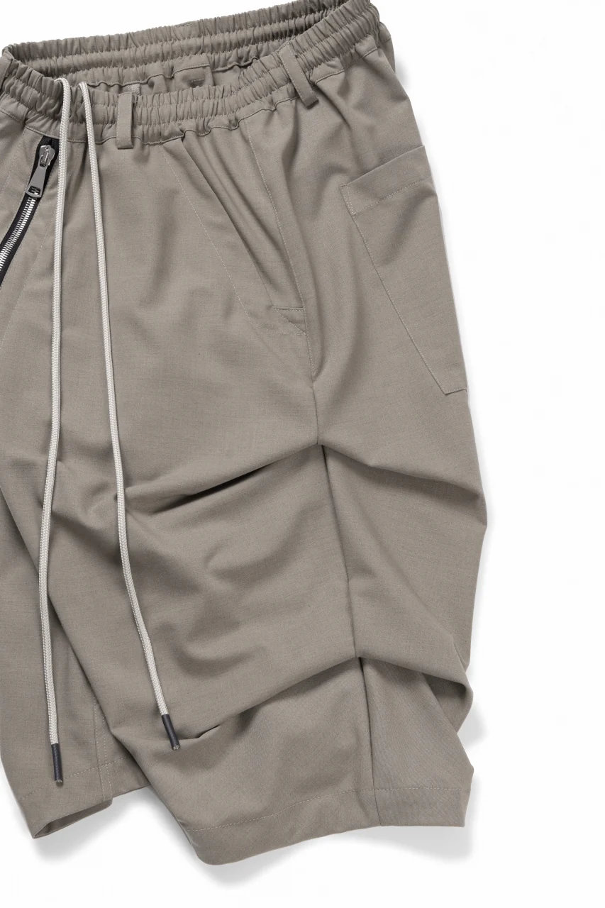 A.F ARTEFACT TUCK SHORTS / TROPICAL WOOL (LIGHT BEIGE) - Image 3
