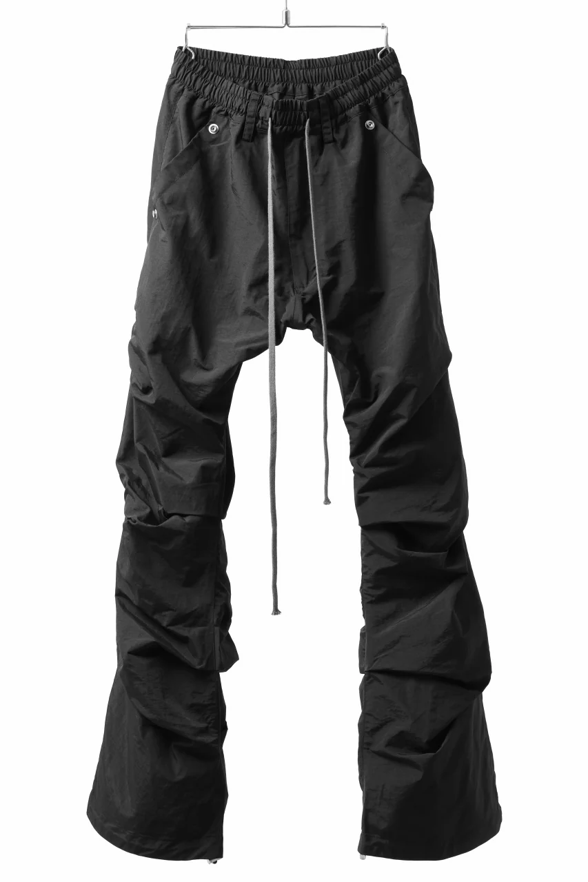 A.F ARTEFACT TUCK VOLUME BAGGY PANTS / CONY GRUNZE (BLACK)