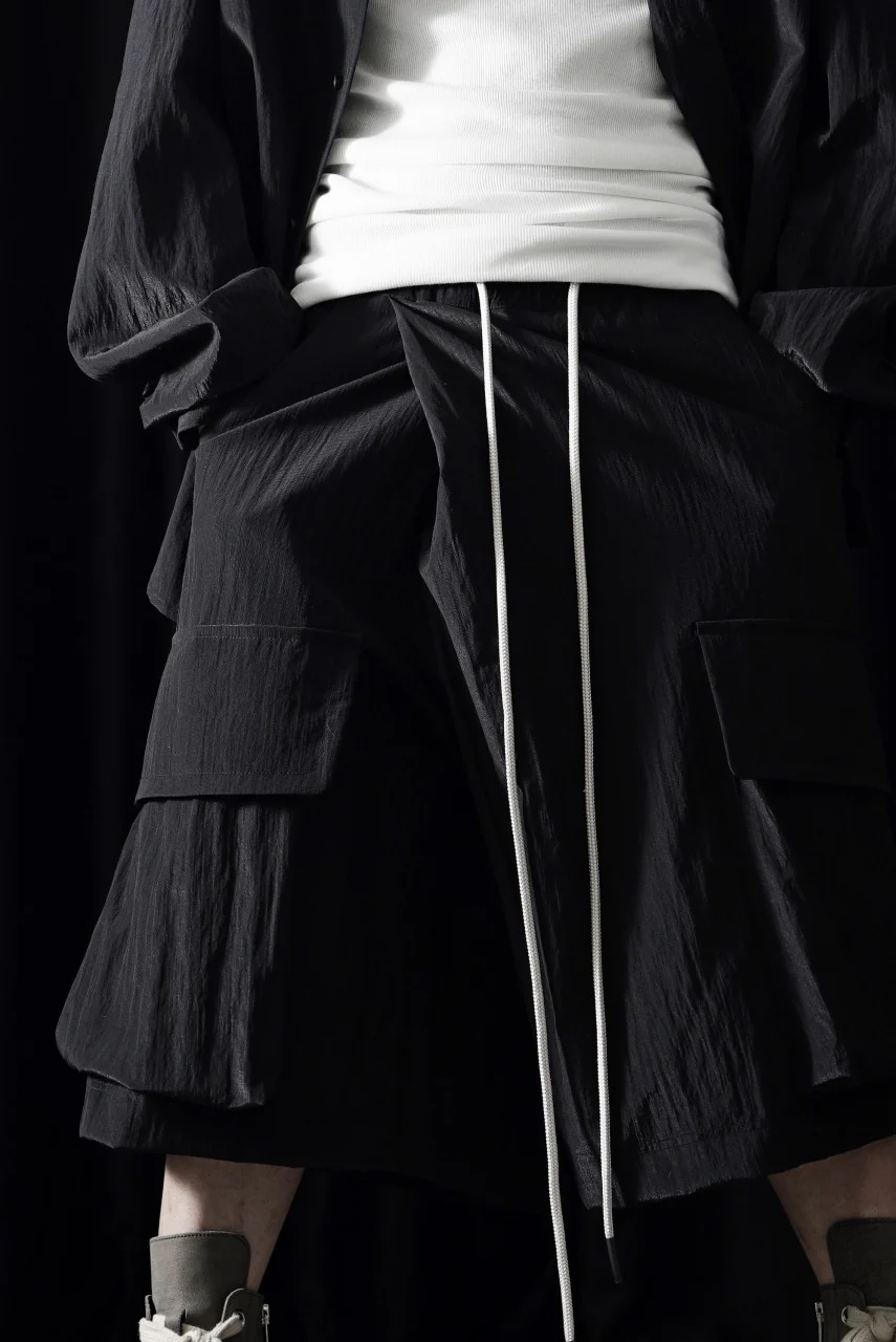 A.F ARTEFACT VOLUME WRAP CARGO SHORTS (BLACK) - Image 4