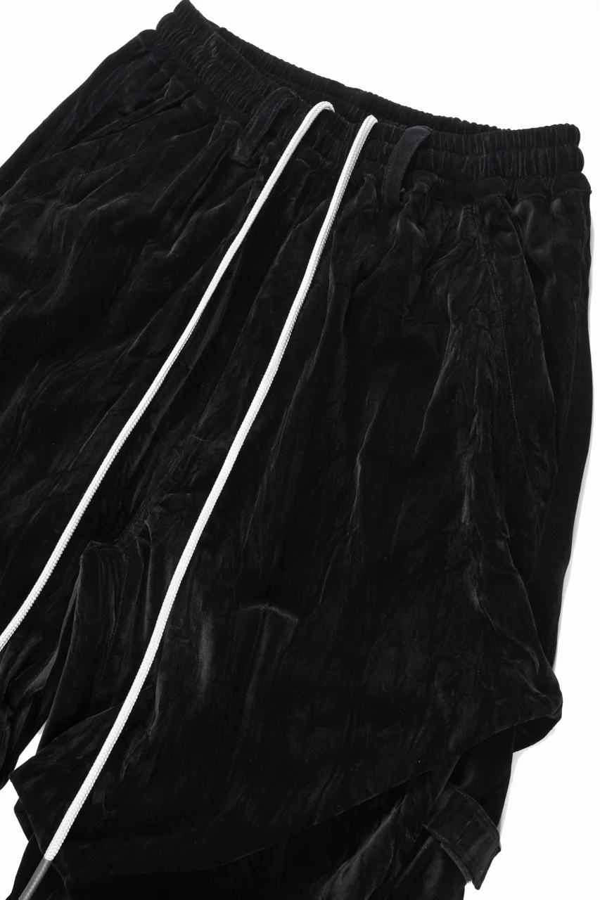 A.F ARTEFACT WASHER VELOR TUCK WIDE PANTS (BLACK) - Image 4
