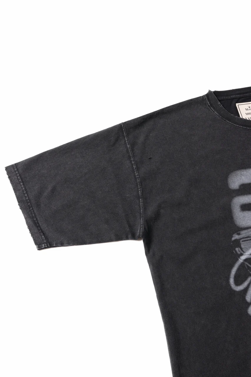BACKLASH xx Maison MIHARA YASUHIRO 25th ANNIVERSARY GRAPHIC T-SHIRT (BLACK) - Image 8