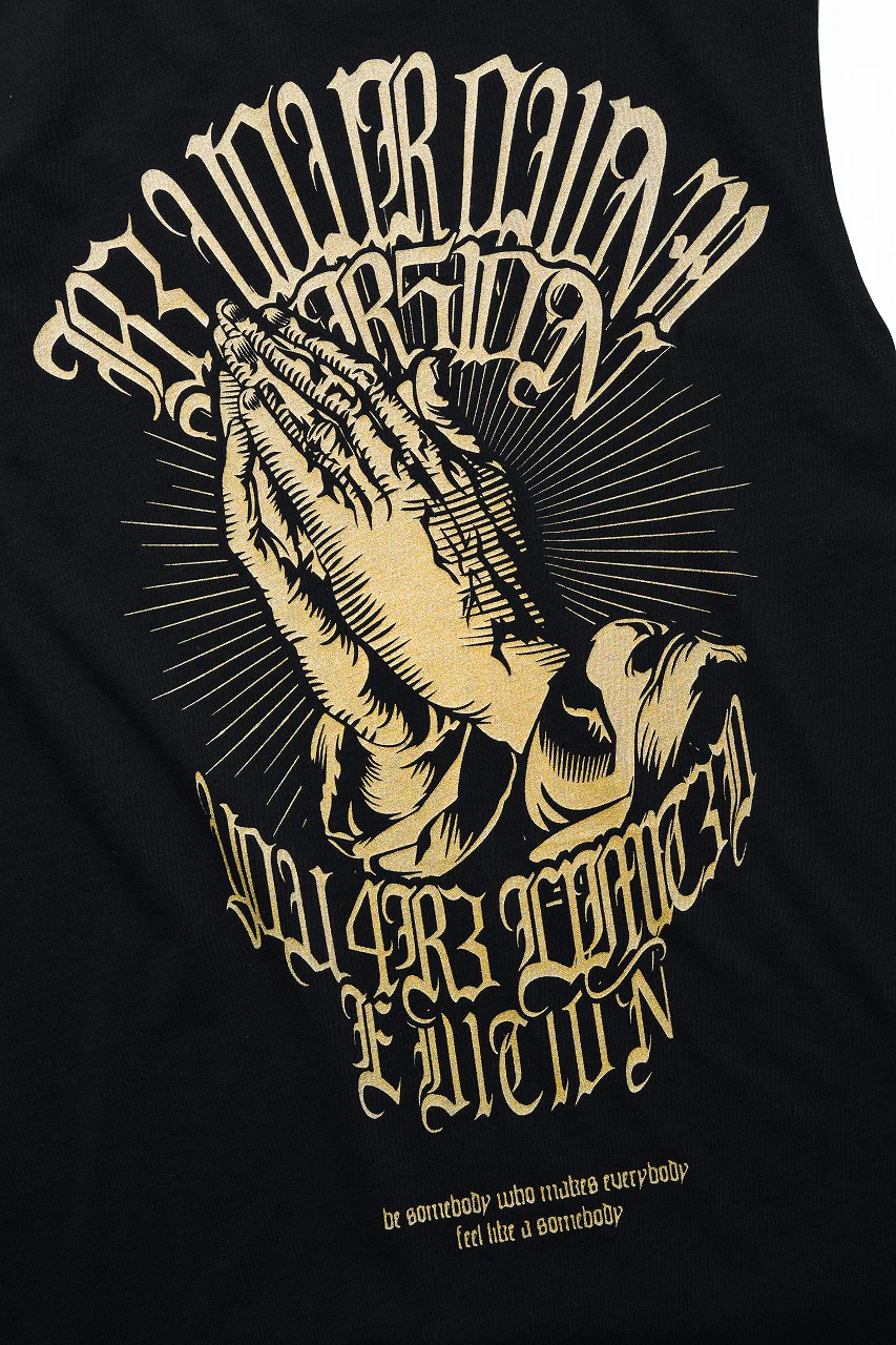 beauty : beast ESSENTIAL GRAPHIC LINE SLEEVELESS TEE (PRAYER / BLACK) - Image 4