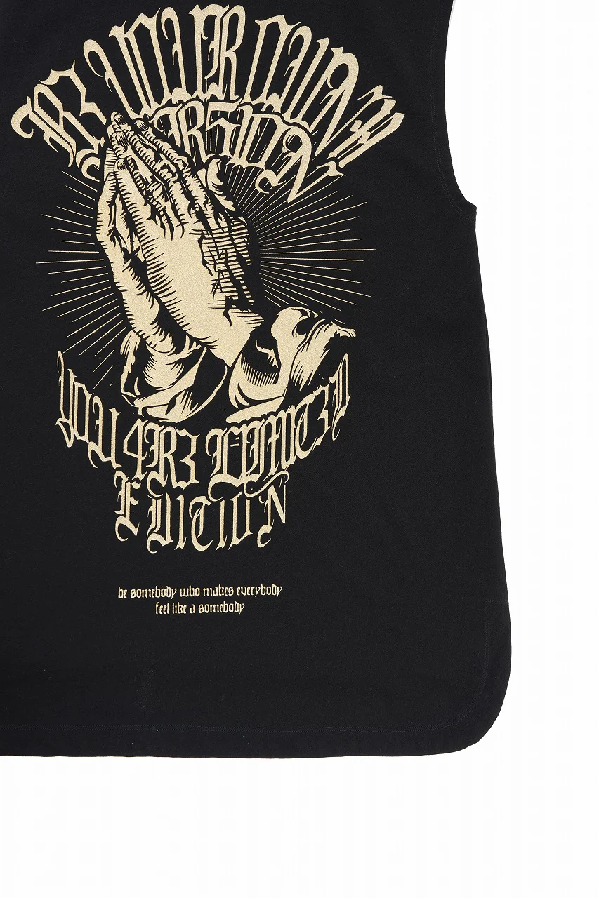 beauty : beast ESSENTIAL GRAPHIC LINE SLEEVELESS TEE (PRAYER / BLACK) - Image 6