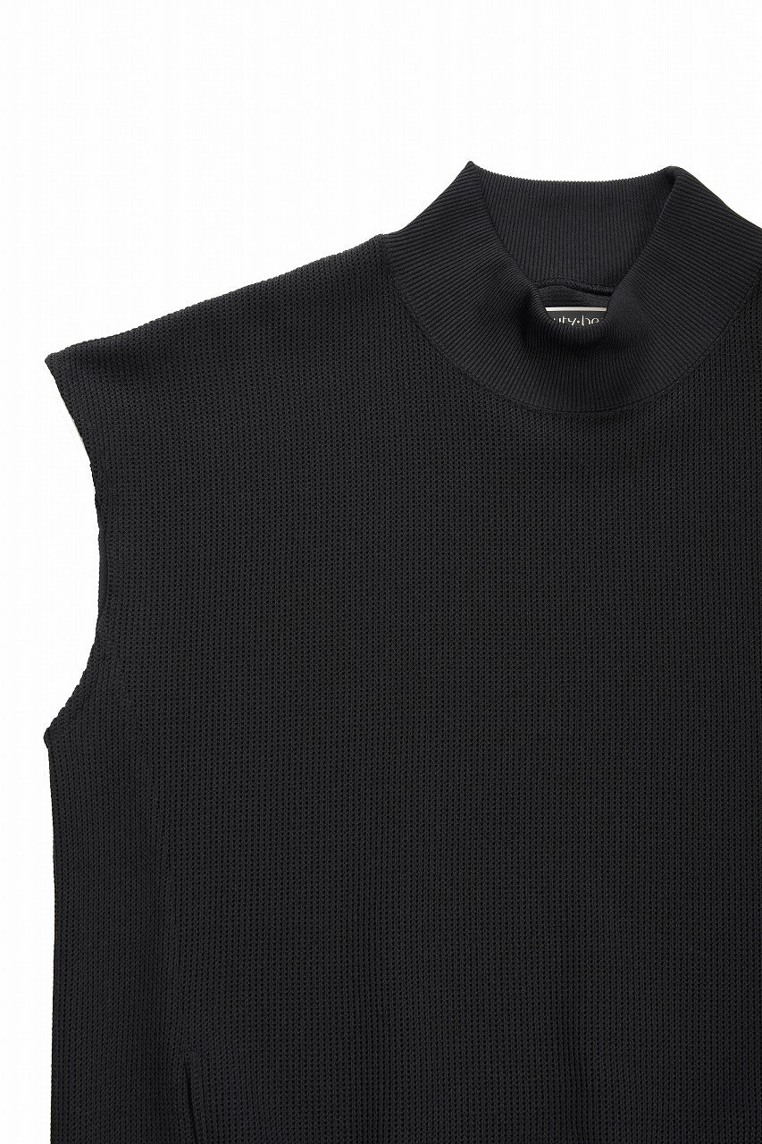 beauty : beast HIGH-NECK SLEEVELESS PULLOVER (BLACK) - Image 4