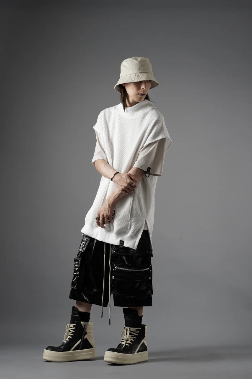 beauty : beast HIGH-NECK SLEEVELESS PULLOVER (WHITE) - Image 9