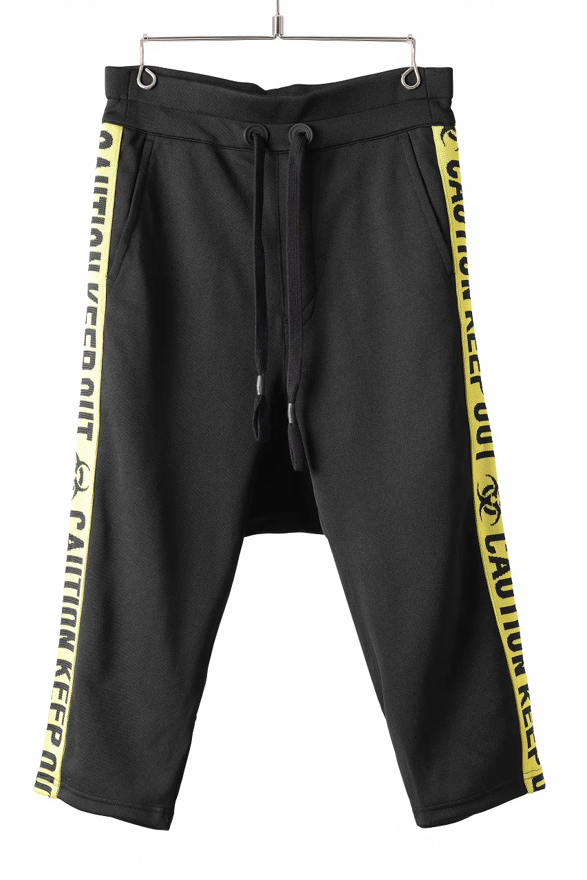 beauty : beast ”KEEP OUT” SARROUEL CROPPED TRACK PANTS (BLACK x YELLOW)