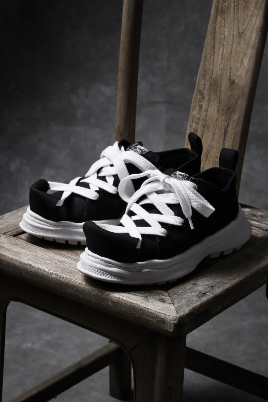 beauty : beast LOW CUT - ROLL-TONGUE STAINNING SHOES feat. Maison MIHARA YASUHIRO (BLACK x WHITE) - Image 12