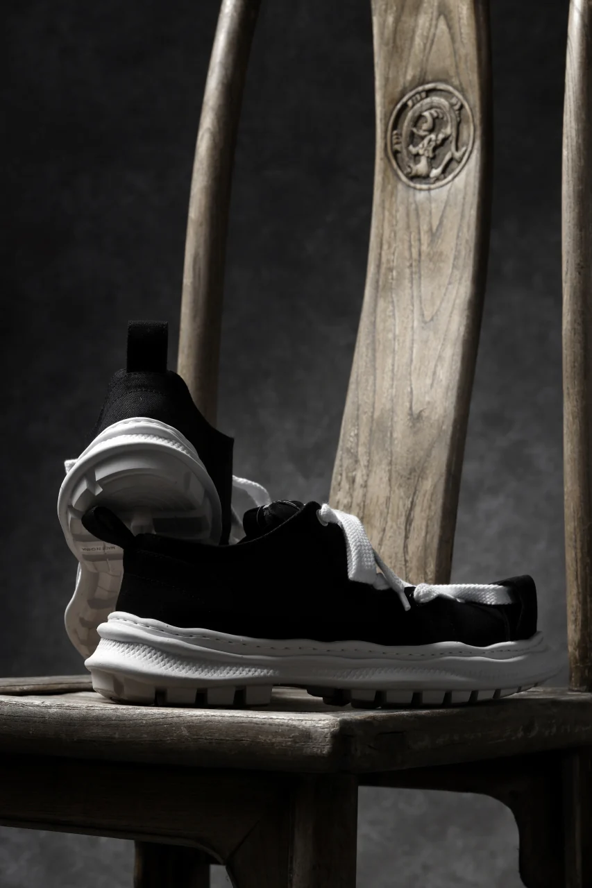 beauty : beast LOW CUT - ROLL-TONGUE STAINNING SHOES feat. Maison MIHARA YASUHIRO (BLACK x WHITE) - Image 14