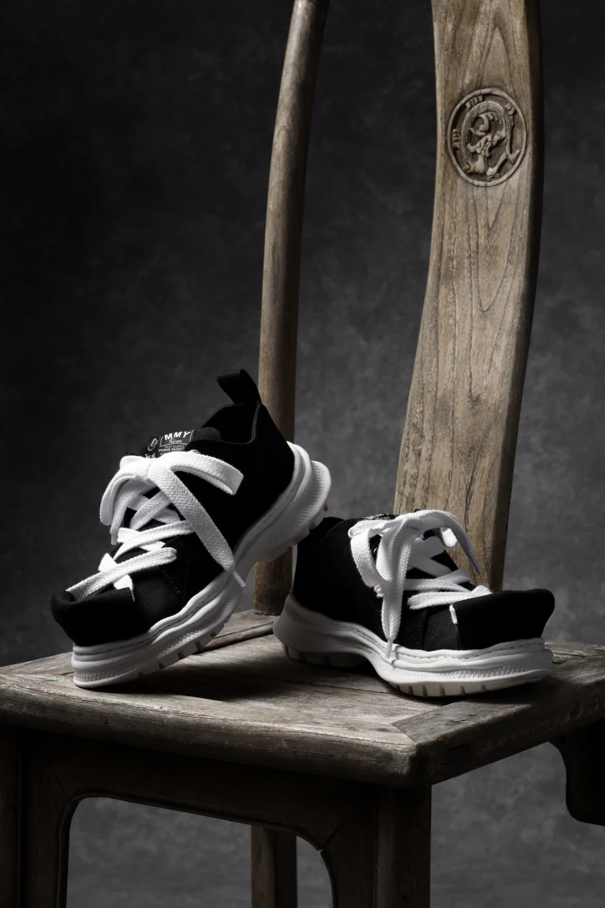 beauty : beast LOW CUT - ROLL-TONGUE STAINNING SHOES feat. Maison MIHARA YASUHIRO (BLACK x WHITE) - Image 15