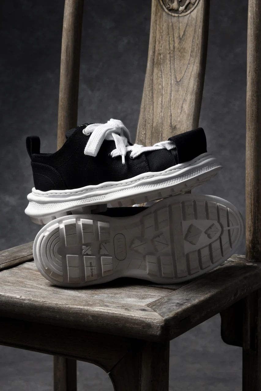 beauty : beast LOW CUT - ROLL-TONGUE STAINNING SHOES feat. Maison MIHARA YASUHIRO (BLACK x WHITE) - Image 16