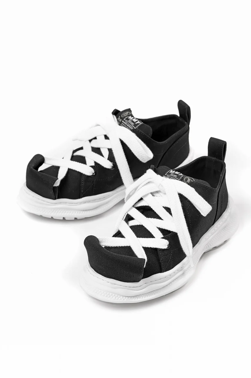 beauty : beast LOW CUT - ROLL-TONGUE STAINNING SHOES feat. Maison MIHARA YASUHIRO (BLACK x WHITE) - Image 2