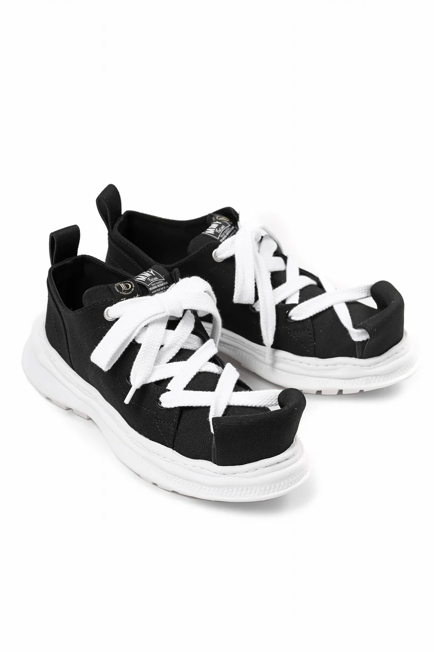 beauty : beast LOW CUT - ROLL-TONGUE STAINNING SHOES feat. Maison MIHARA YASUHIRO (BLACK x WHITE) - Image 4