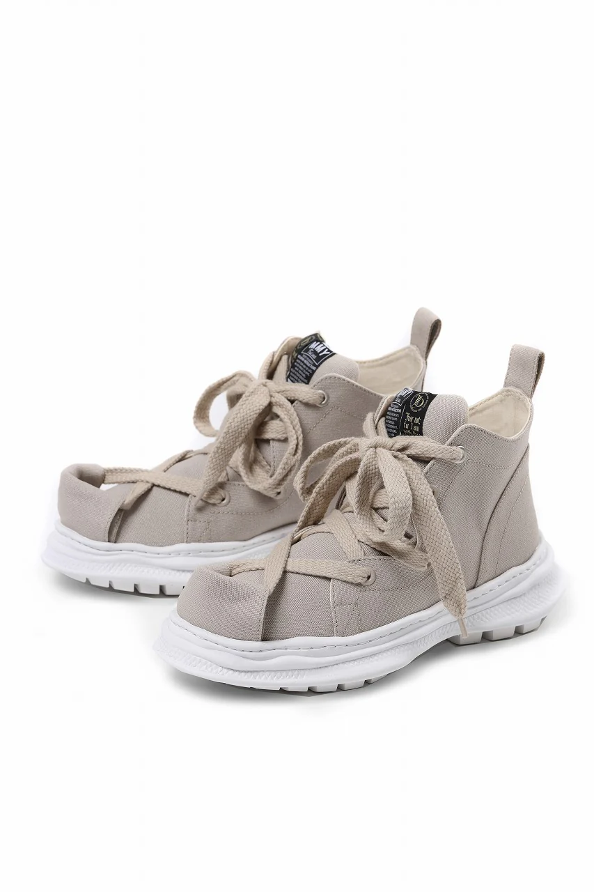 beauty : beast ROLL-TONGUE STAINNING SHOES feat. Maison MIHARA YASUHIRO (BEIGE x BEIGE)