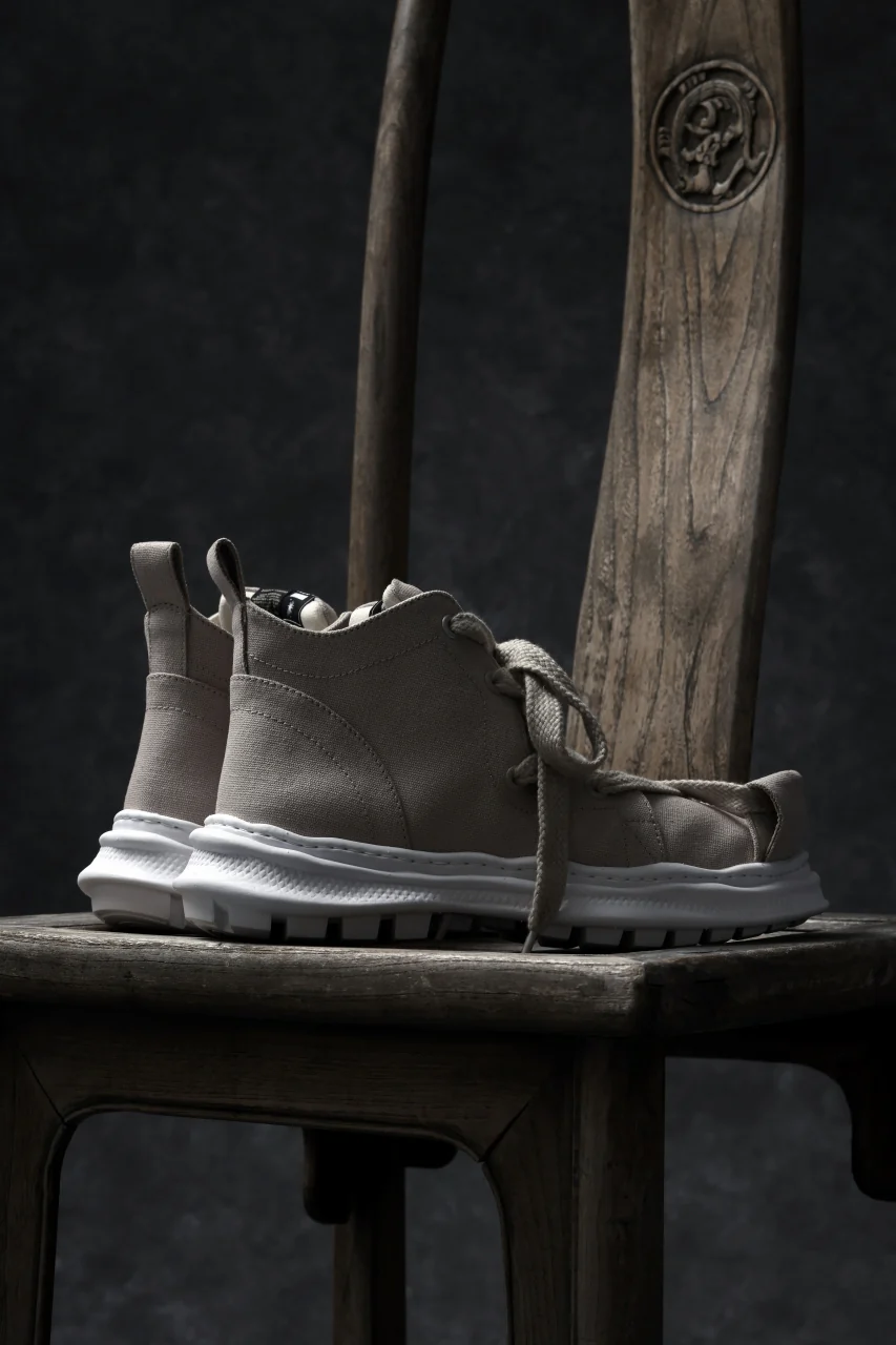 beauty : beast ROLL-TONGUE STAINNING SHOES feat. Maison MIHARA YASUHIRO (BEIGE x BEIGE) - Image 21
