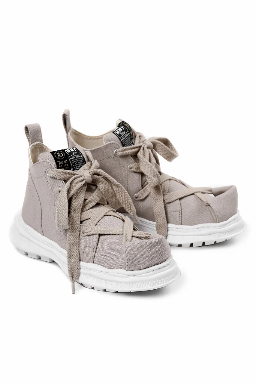 beauty : beast ROLL-TONGUE STAINNING SHOES feat. Maison MIHARA YASUHIRO (BEIGE x BEIGE) - Image 4