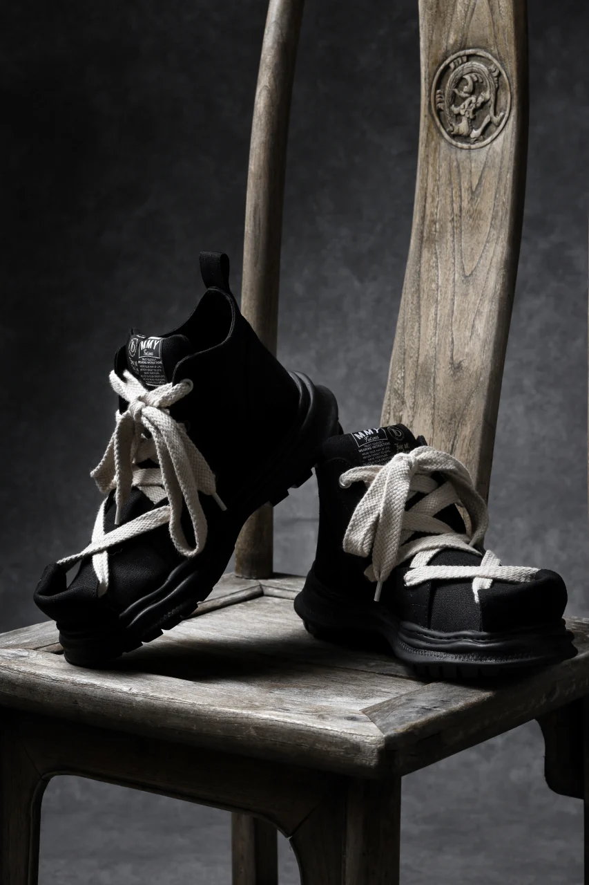 beauty : beast ROLL-TONGUE STAINNING SHOES feat. Maison MIHARA YASUHIRO (BLACK x BEIGE) - Image 17