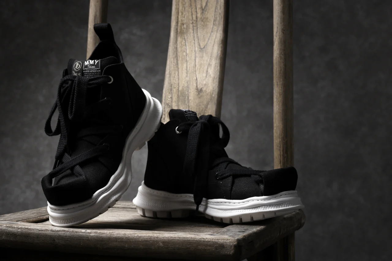 beauty : beast ROLL-TONGUE STAINNING SHOES feat. Maison MIHARA YASUHIRO (BLACK x BLACK) - Image 25