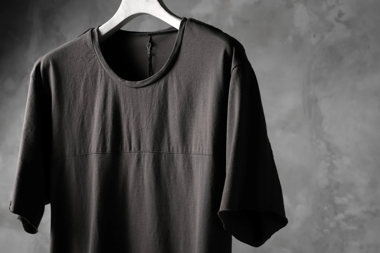 blackcrow short sleeve cutsewn / silky touch cotton (grey) - Image 7