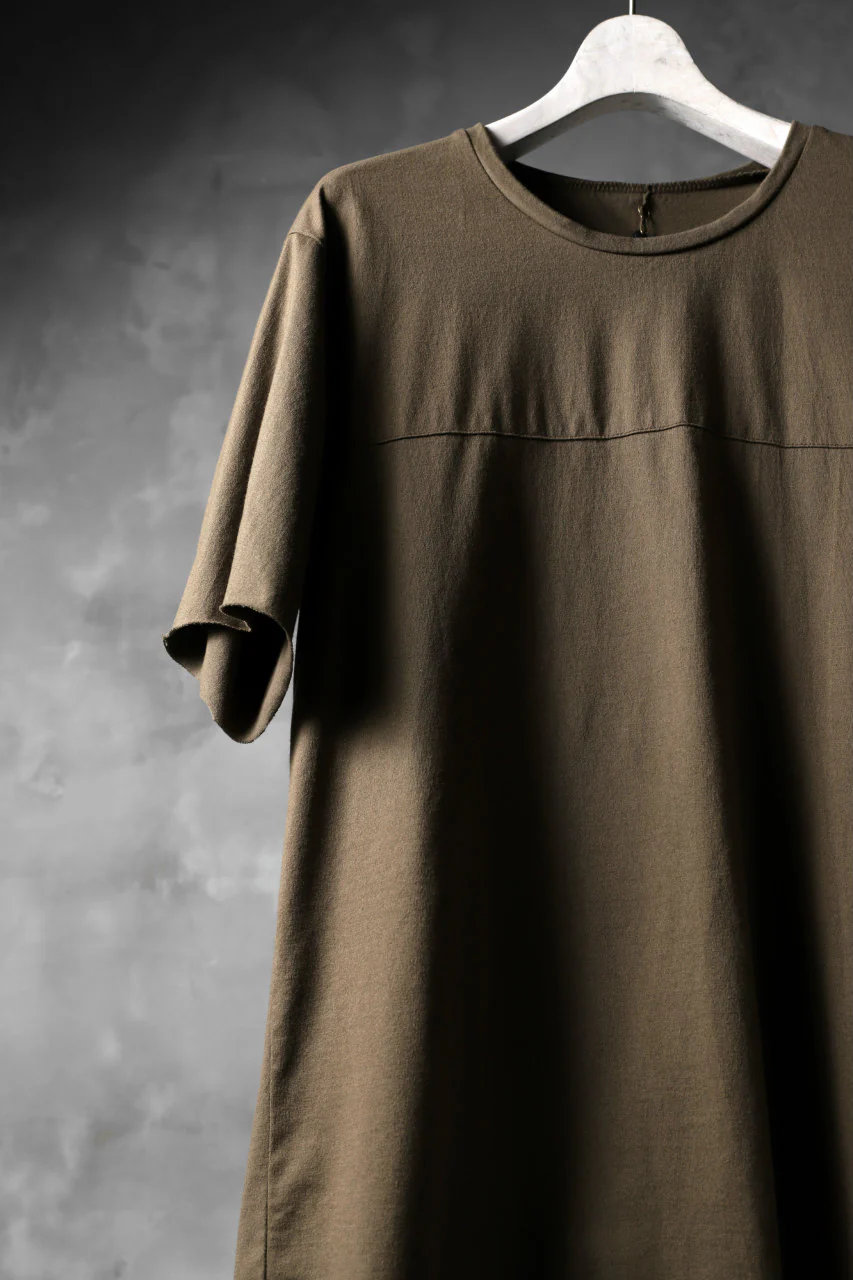 blackcrow short sleeve cutsewn / silky touch cotton (khaki) - Image 4