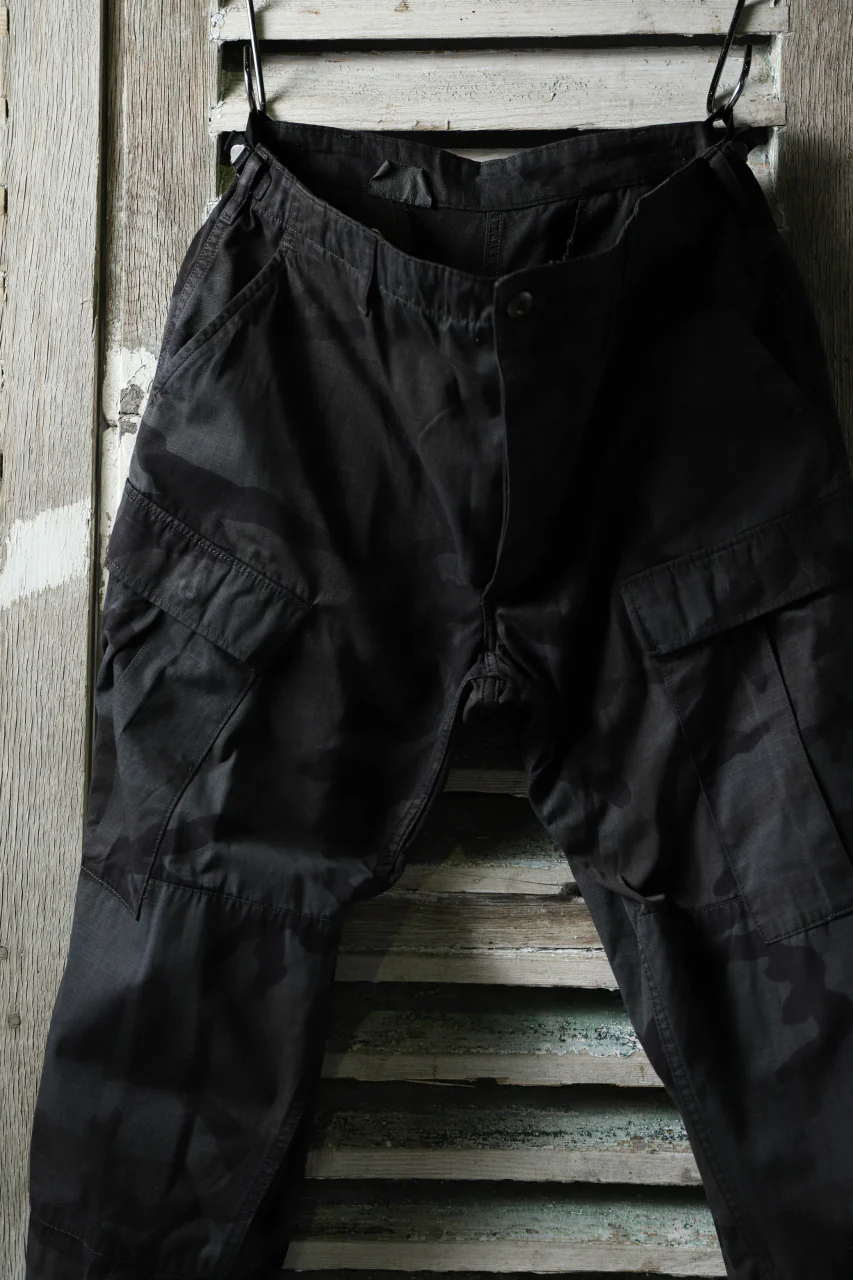 CHANGES VINTAGE REMAKE MILITARY CARGO TAPERED PANTS / WOODLAND CAMO (CHARCOAL DYED #A) - Image 4
