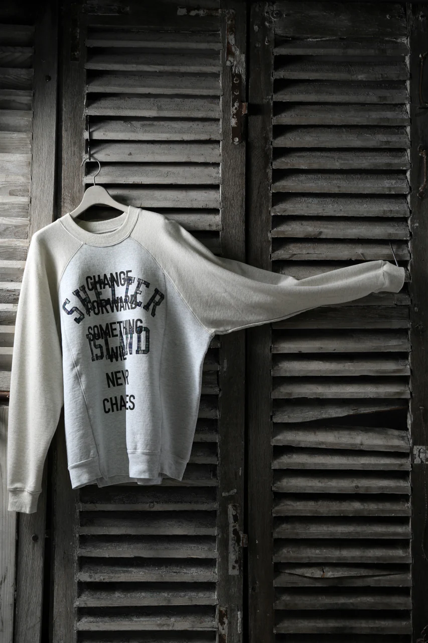 CHANGES VINTAGE REMAKE RAGLAN-DOLMAN SLEEVE SWEAT SHIRT (GREY x BEIGE) - Image 4