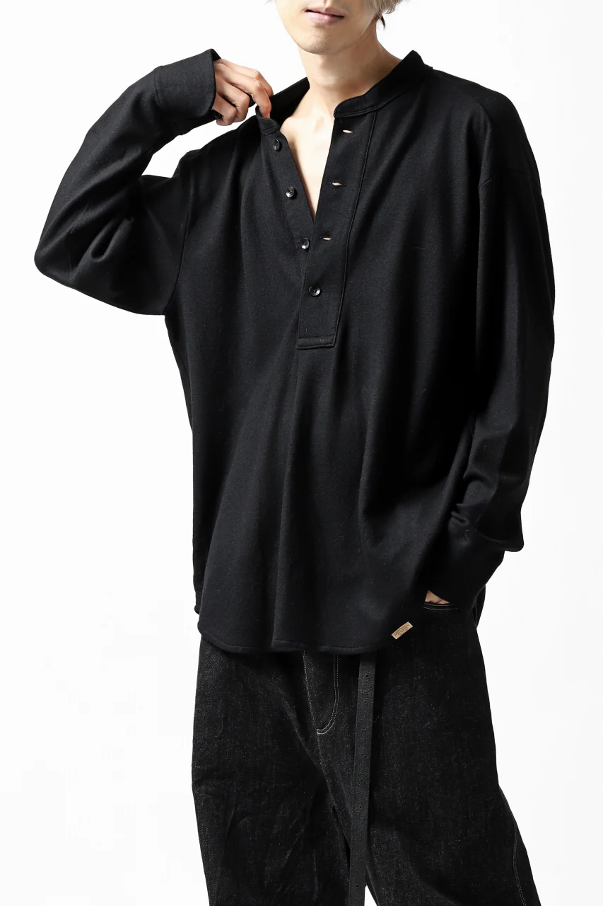COLINA BANDED COLLAR PULLOVER SHIRT / SUPER 140s WASHABLE WOOL (BLACK) - Image 11