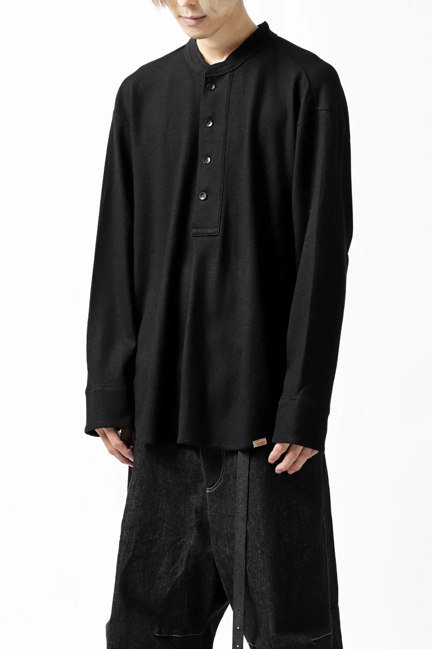 COLINA BANDED COLLAR PULLOVER SHIRT / SUPER 140s WASHABLE WOOL (BLACK) - Image 2