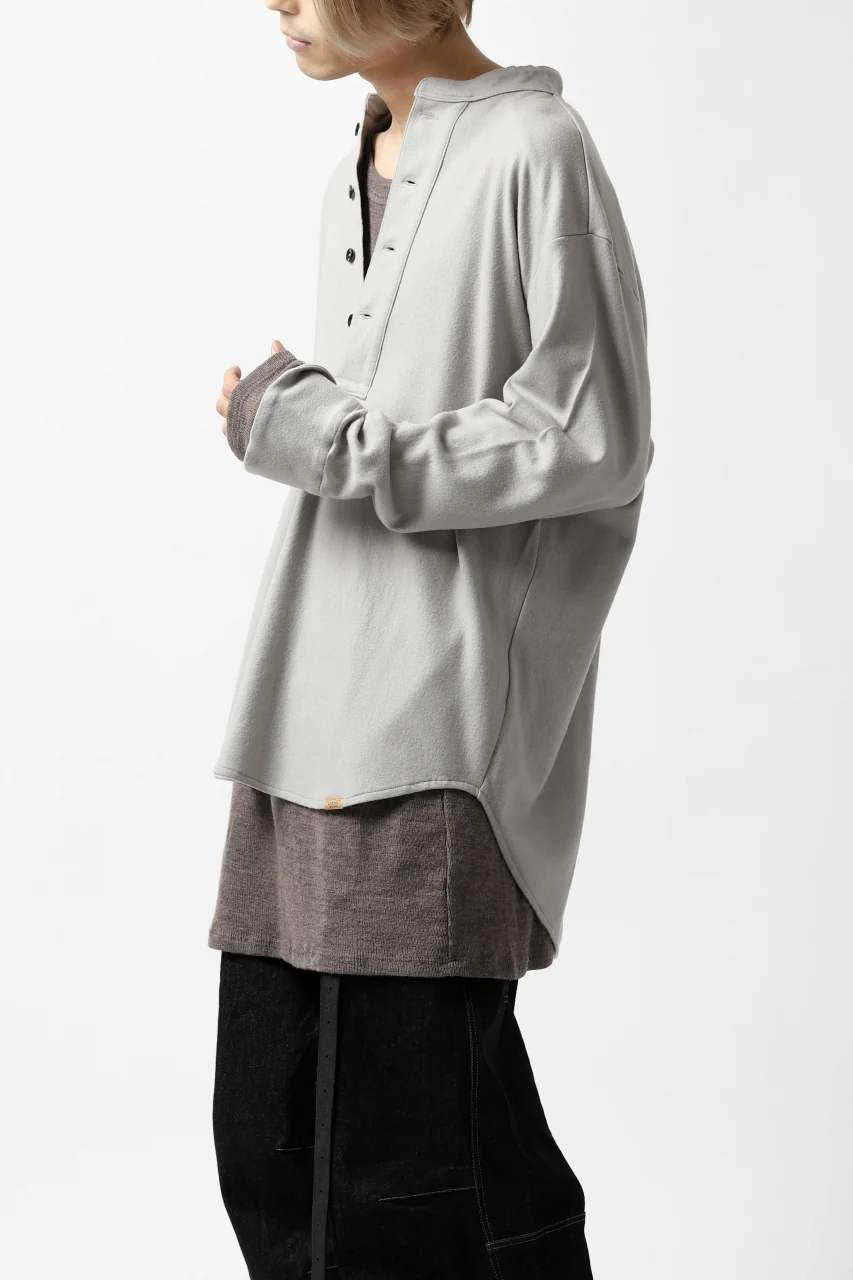 COLINA BANDED COLLAR PULLOVER SHIRT / SUPER 140s WASHABLE WOOL (GREIGE) - Image 11