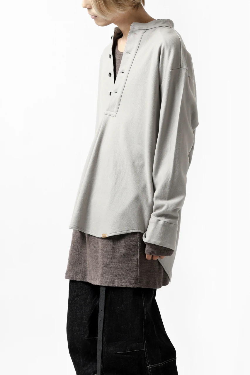 COLINA BANDED COLLAR PULLOVER SHIRT / SUPER 140s WASHABLE WOOL (GREIGE) - Image 12