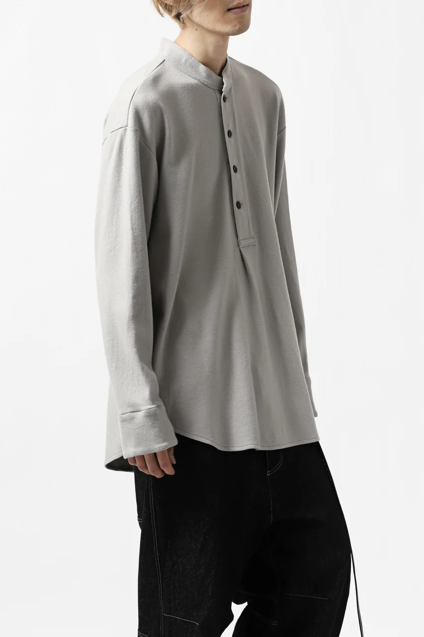 COLINA BANDED COLLAR PULLOVER SHIRT / SUPER 140s WASHABLE WOOL (GREIGE) - Image 4