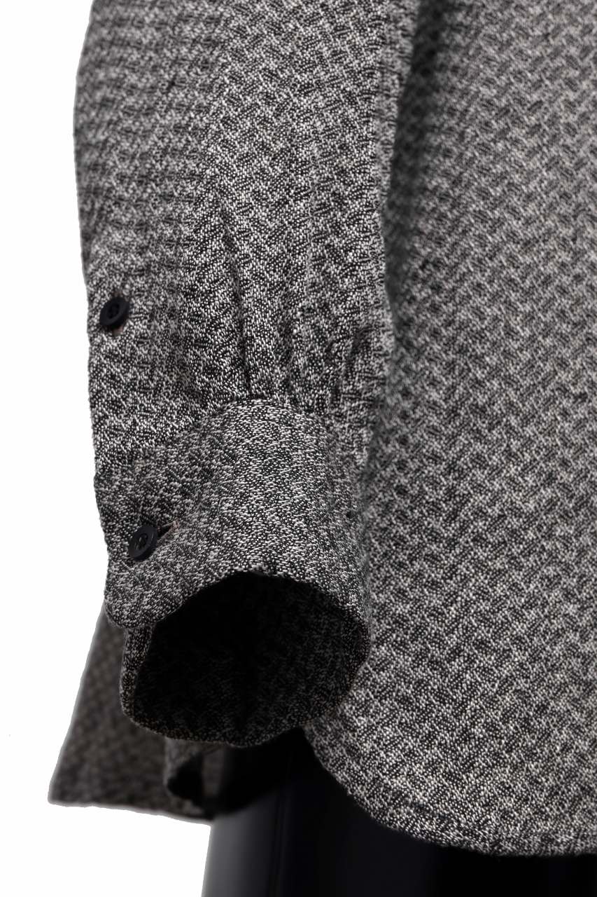 COLINA BANDED COLLAR WIDE SHIRT / LINEN DOBBY CHAMBRAY (BLACK) - Image 13