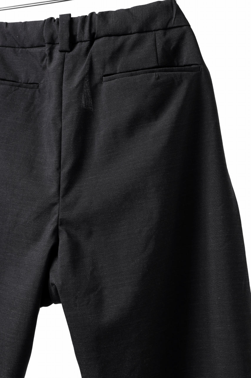 COLINA EASY TUCK PANTS / WASHABLE WOOL TROPICAL CLOTH (BLACK GREY) - Image 12