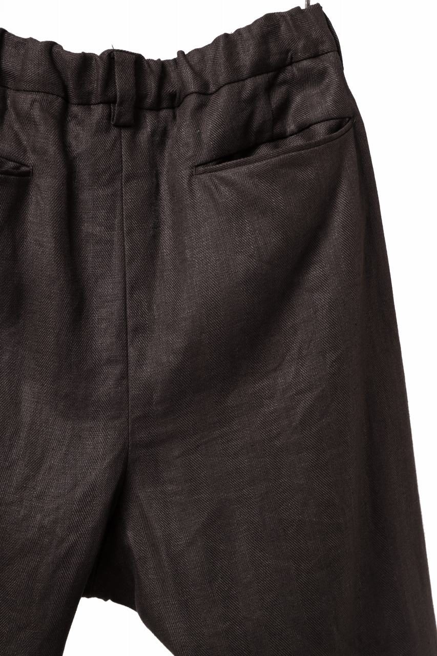 COLINA TUCK SHORTS / SAFILIN LINEN HERRINGBONE (BROWN) - Image 16