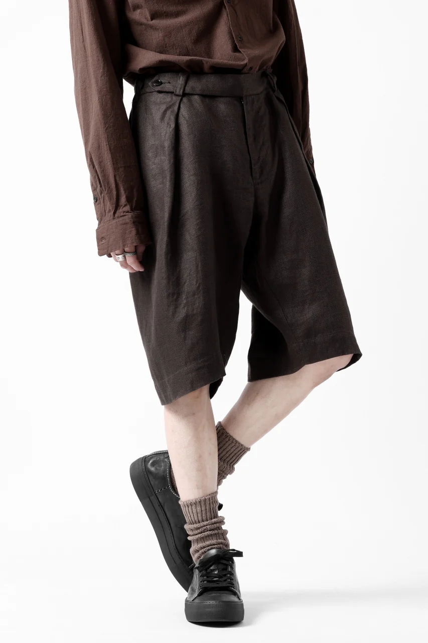 COLINA TUCK SHORTS / SAFILIN LINEN HERRINGBONE (BROWN) - Image 20