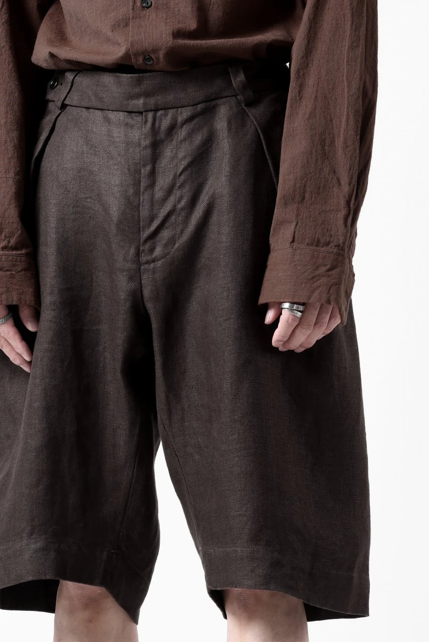 COLINA TUCK SHORTS / SAFILIN LINEN HERRINGBONE (BROWN) - Image 31