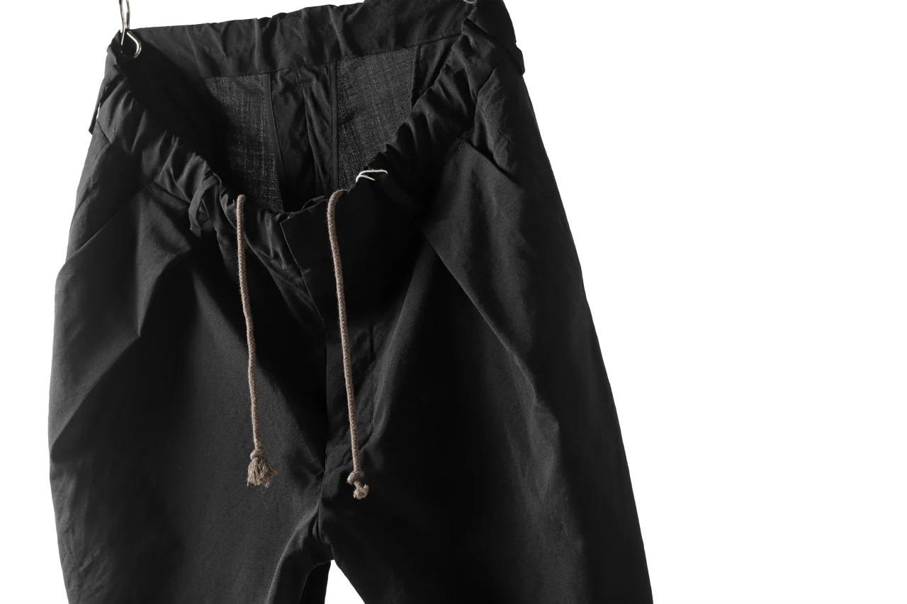COLINA W-TUCK PANTS / WASHABLE WOOL TROPICAL (BLACK) - Image 13