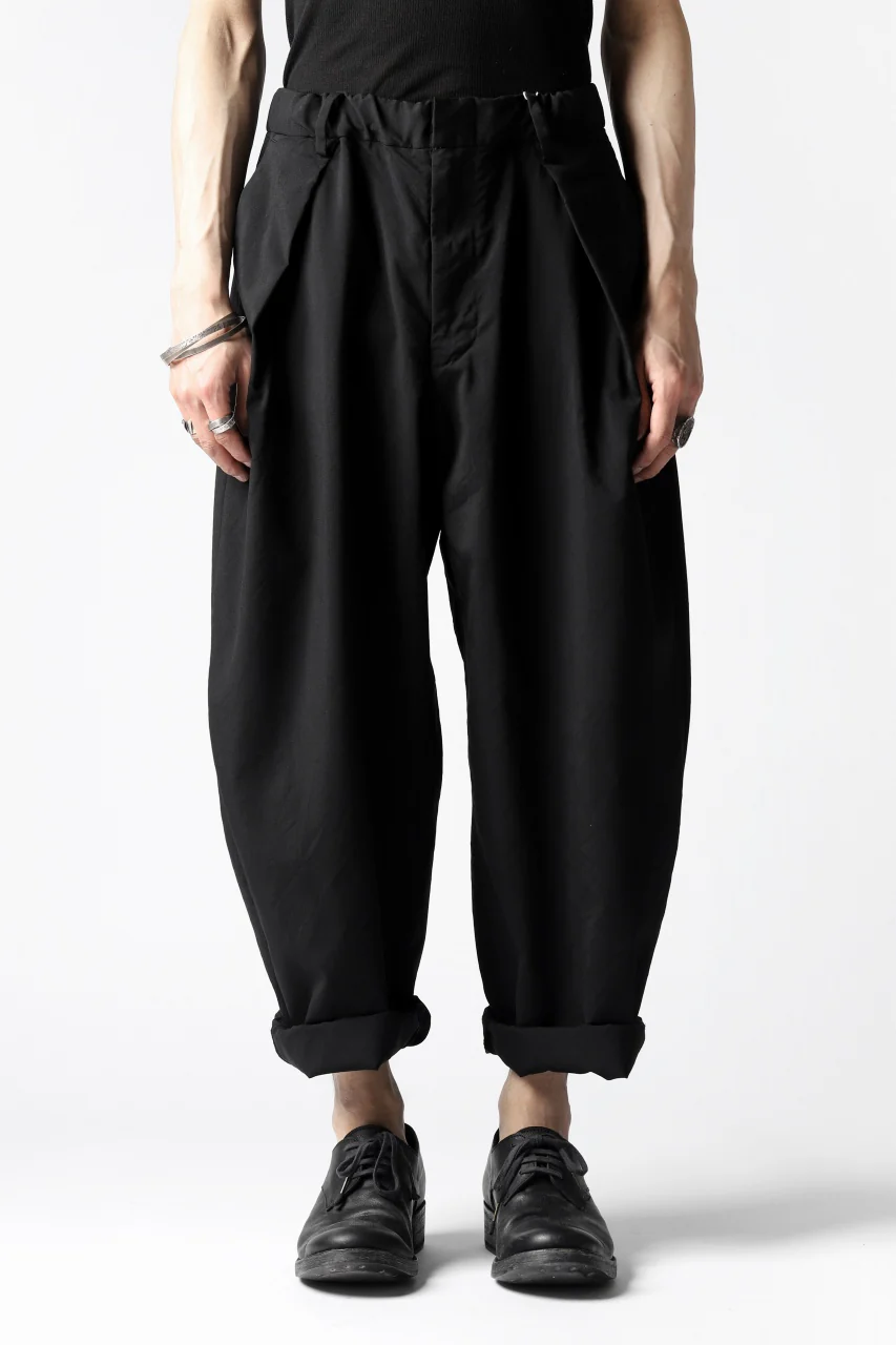 COLINA W-TUCK PANTS / WASHABLE WOOL TROPICAL (BLACK) - Image 15