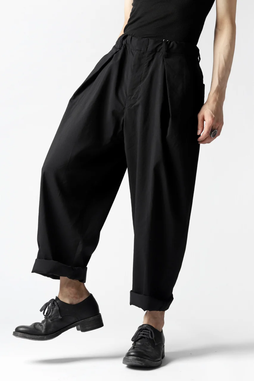 COLINA W-TUCK PANTS / WASHABLE WOOL TROPICAL (BLACK) - Image 19