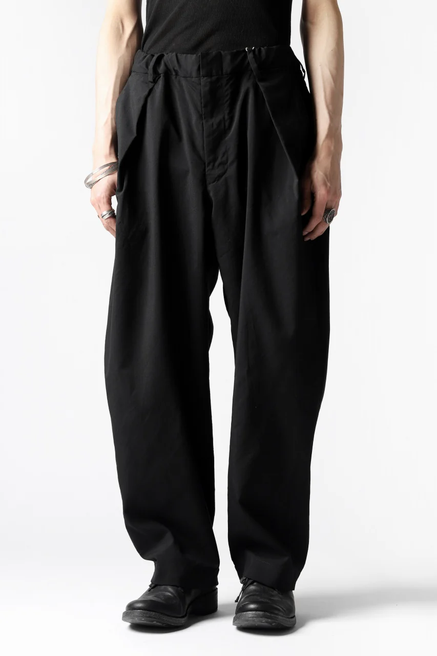 COLINA W-TUCK PANTS / WASHABLE WOOL TROPICAL (BLACK) - Image 25