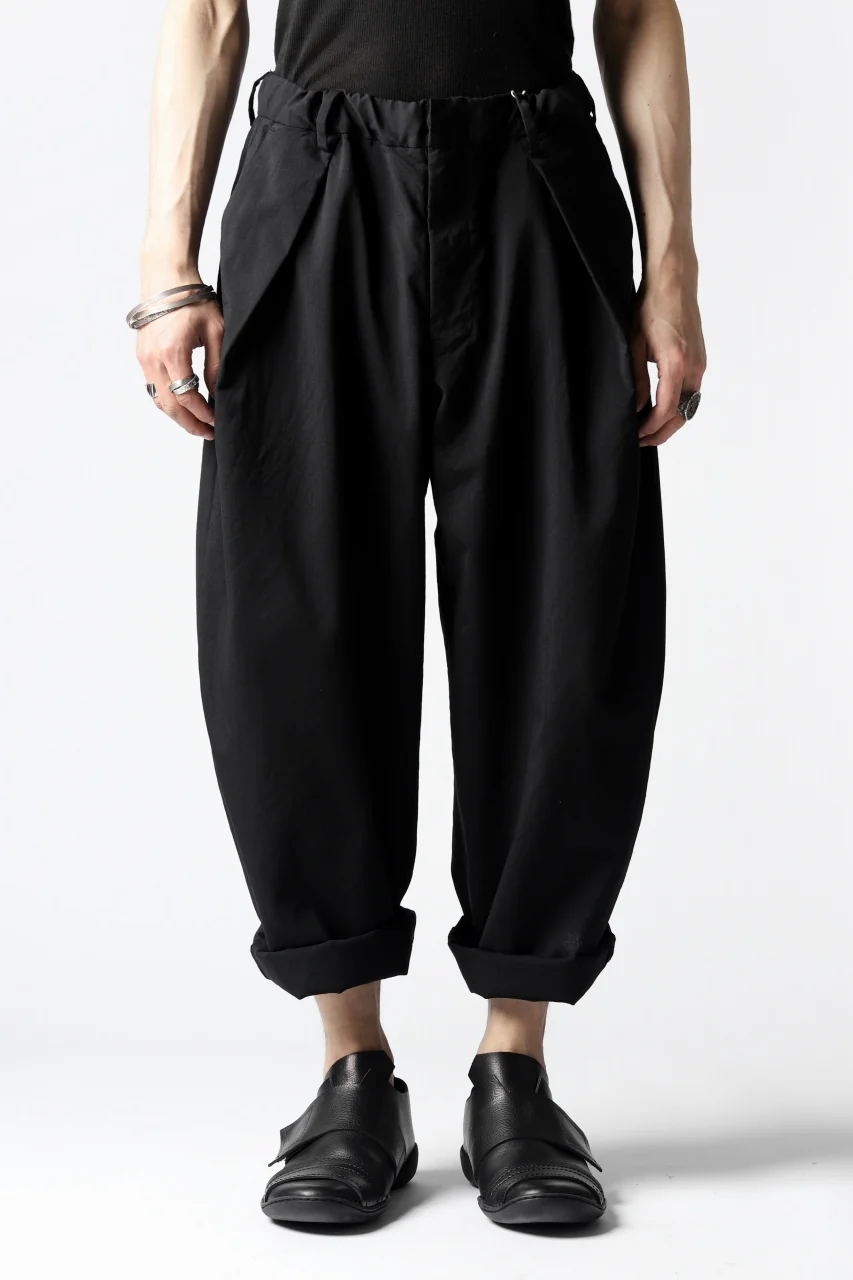 COLINA W-TUCK PANTS / WASHABLE WOOL TROPICAL (BLACK) - Image 29