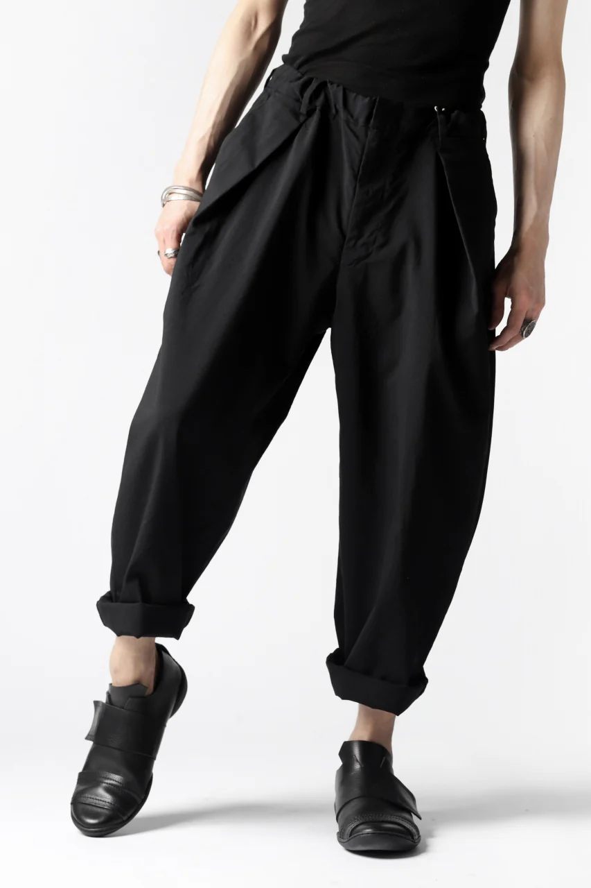 COLINA W-TUCK PANTS / WASHABLE WOOL TROPICAL (BLACK) - Image 34