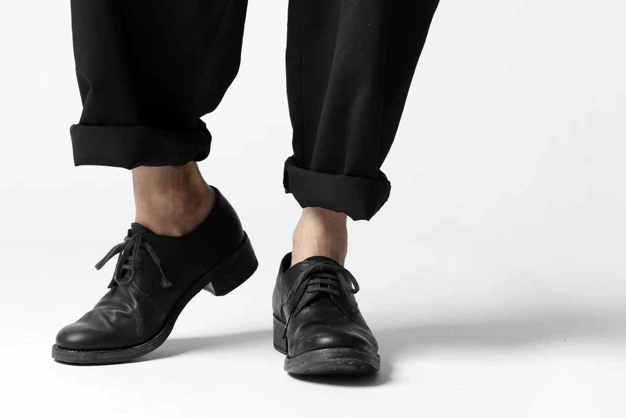 COLINA W-TUCK PANTS / WASHABLE WOOL TROPICAL (BLACK) - Image 37