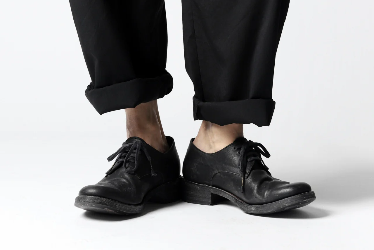 COLINA W-TUCK PANTS / WASHABLE WOOL TROPICAL (BLACK) - Image 38