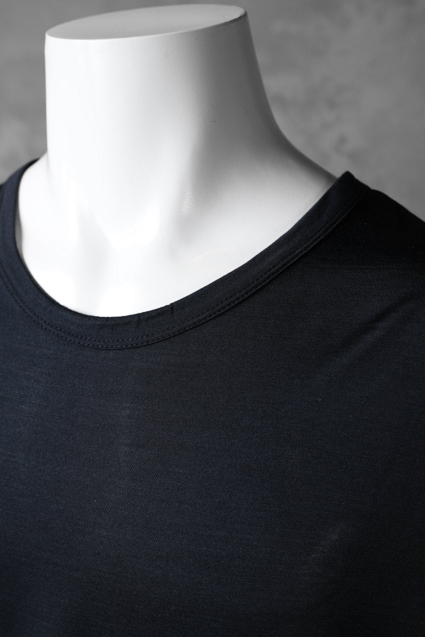 COLINA WASHABLE SILK TEE (NAVY) - Image 9